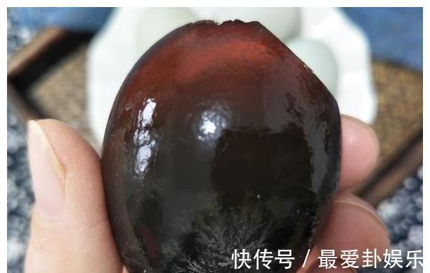 正确做法|凉拌皮蛋时,需要先蒸或煮熟吗?教你正确做法,皮蛋软嫩好吃