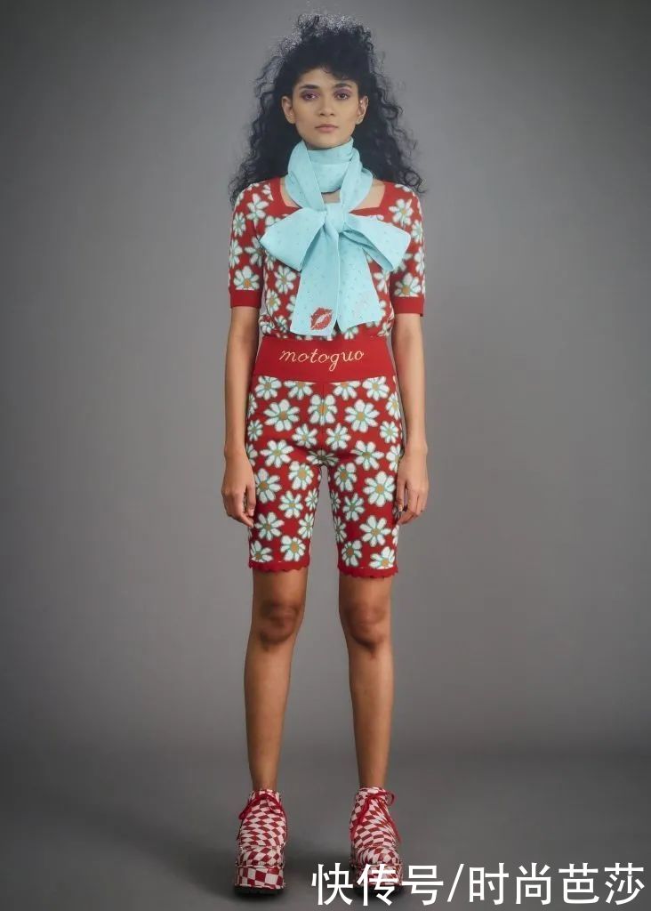  围巾|会挑围巾的女孩，衣Q不会太低，比如Jennie