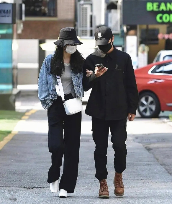 牛仔裤|韩国街头穿搭盘点 三大主流演绎简约时髦风