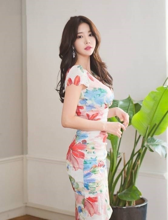 高跟鞋 时尚甜美的连衣裙美女,绝对是万众瞩目的焦点