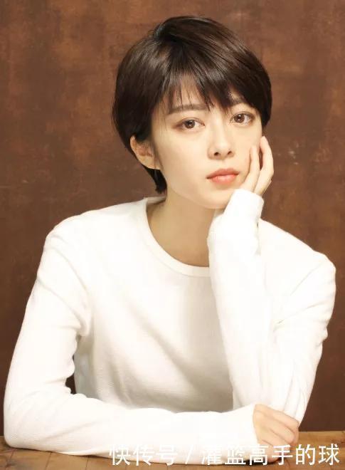 满头 女人过了40岁发型这样剪,时尚利落又洋气,显小10岁都不止