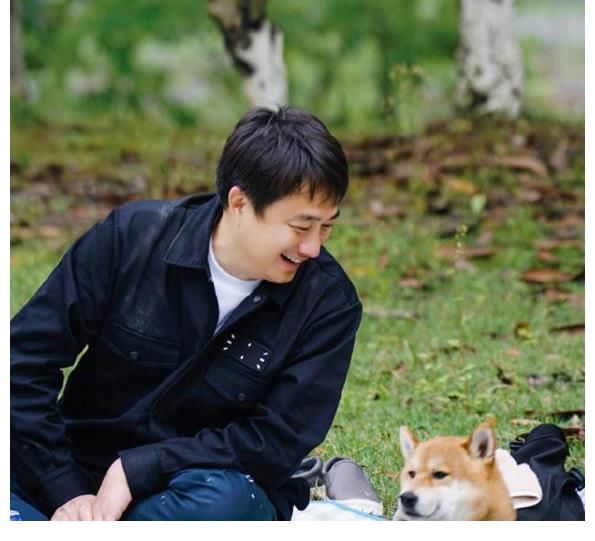 向往5全家一起去春游，大家都穿秋裝，唯獨張藝興在“過冬”