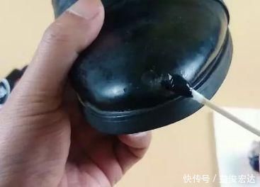 鞋油|皮鞋蹭破皮了不用愁,用厨房扔掉的这个东西,轻松修复如新!
