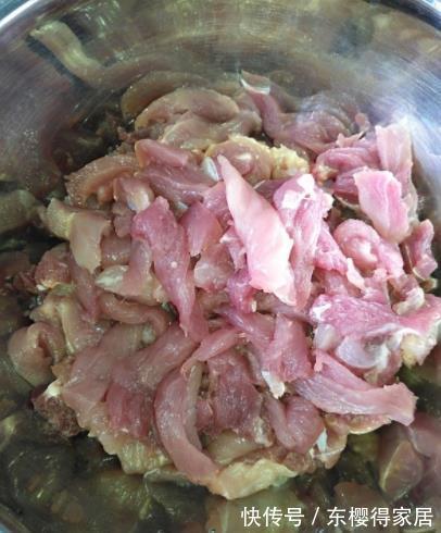 辣椒面儿|猪肉降价了，一次性多买点，教你在家晒猪肉干吃，用来下酒特别香