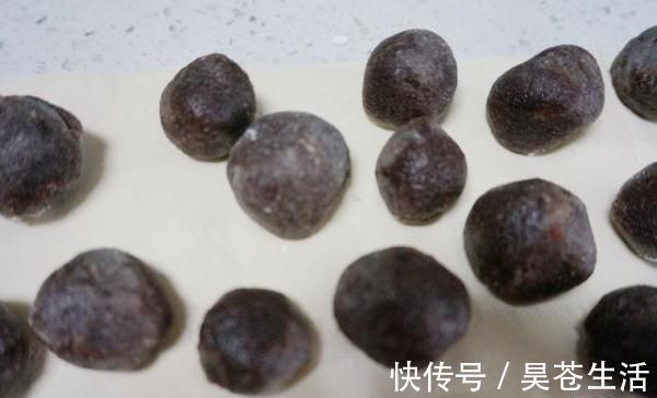 面粉别再蒸馒头了，不用一滴水，不用烤箱，在家做松软早餐面包