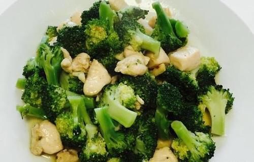 美食推荐：青椒炒肉沫，洋葱胡萝卜炒鸡蛋，西兰花炒鸡胸的做法