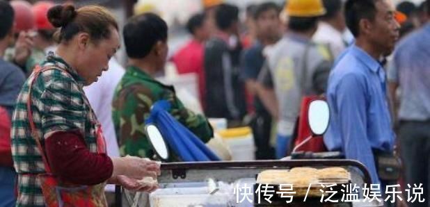 爷爷吃早餐丢四千元，早餐老板不认账，女孩一个办法老板原形毕露
