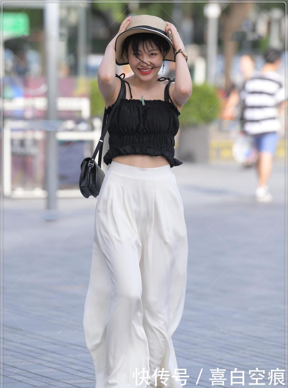 荷叶边吊带搭配纯白阔腿裤,清爽前卫,萧洒又潇洒