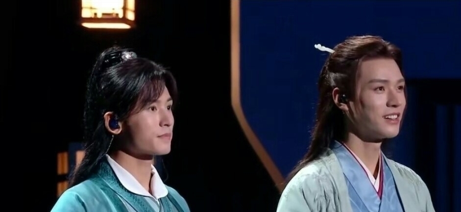 cp粉|龚俊张哲瀚成为cp天花板,给cp粉体面的告别,两人泪洒演唱会现场