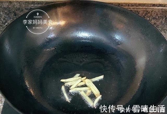 粗茶淡饭|中秋家宴，分享一道大虾简单的做法，不加水不加盐，鲜香美味