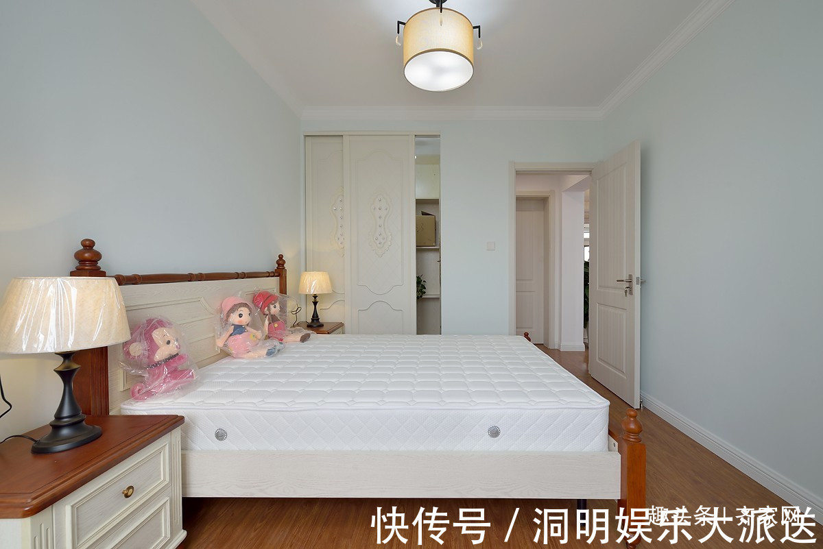 混搭|简约混搭二居,客厅照片墙存储家庭回忆,U型厨房设计,方便实用