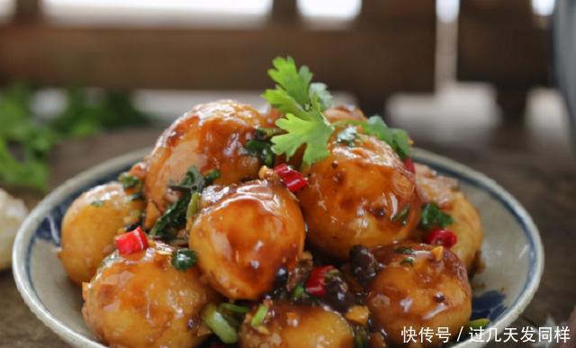 这菜很多人都瞧不上,实际营养高得很,下锅一蒸一酱,美味又下饭