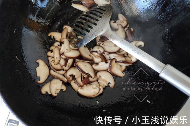 香菇|不差钱的话,中老年人常吃这道菜,营养足味道鲜,三伏天吃不上火