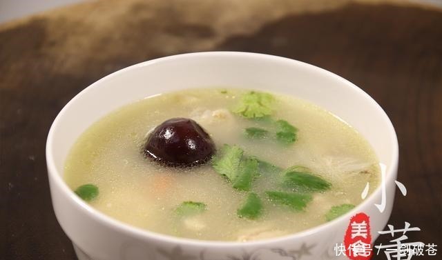 喜欢喝鸡汤的收藏了,这样做的鸡汤汤鲜味美,滋补养颜,值得收藏