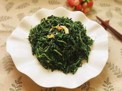 這種野菜有點苦，麥地里每年都長，3月正當時，見到可以摘一把