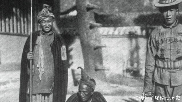 入侵者|晚清老照片：犯人被押着到大牢，入侵者无恶不作