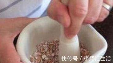 想要植物开花多，花色艳，2种垃圾扔盆里，效果十分显著