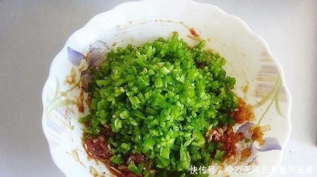 吃饺子试试这个馅,薄皮大馅,清香汁浓,饱含维C,越吃越喜欢!