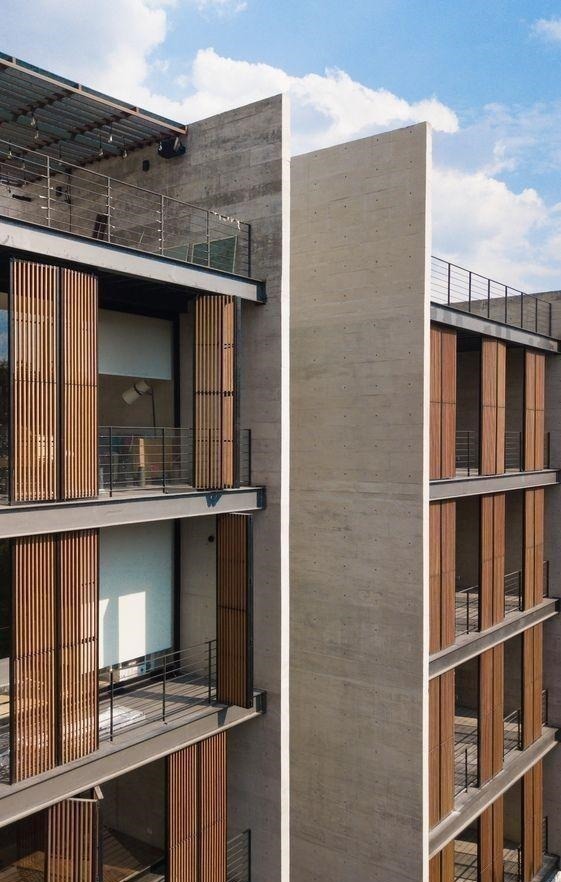 物业|打开是阳台,关上就是一面墙,外国小区整栋楼装隐形阳台太漂亮了!