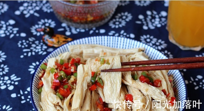 泡腐竹时直接扔水里泡就错了，学会饭店的方法，简单快速又筋道！