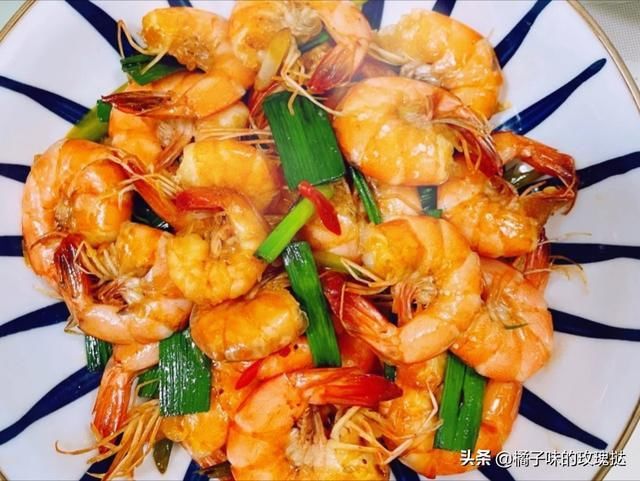 小葱|美食家常菜推荐：清焖大虾，干烧鱼块，草菇炒瘦肉，味道太赞了