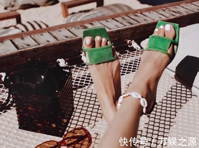 绑带 今年的凉鞋,流行方方方!