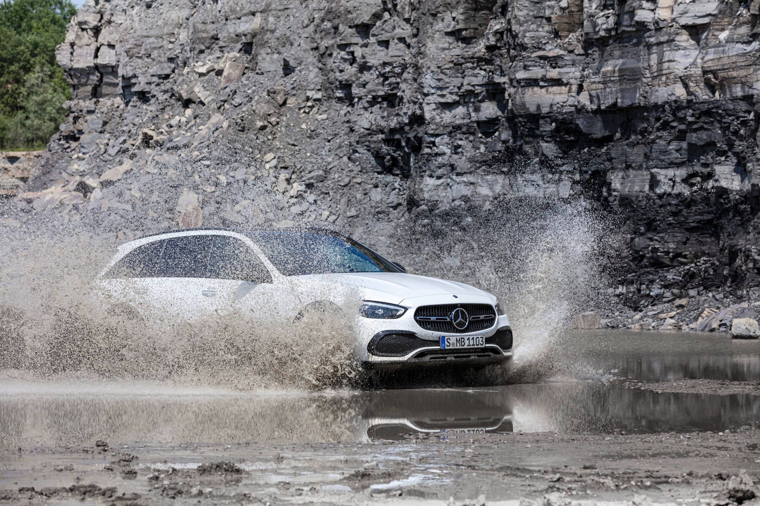 野野|野野的C级,C级家族首次加入的ALL-TERRAIN版本,比旅行高40毫米。慕尼黑车展首发。