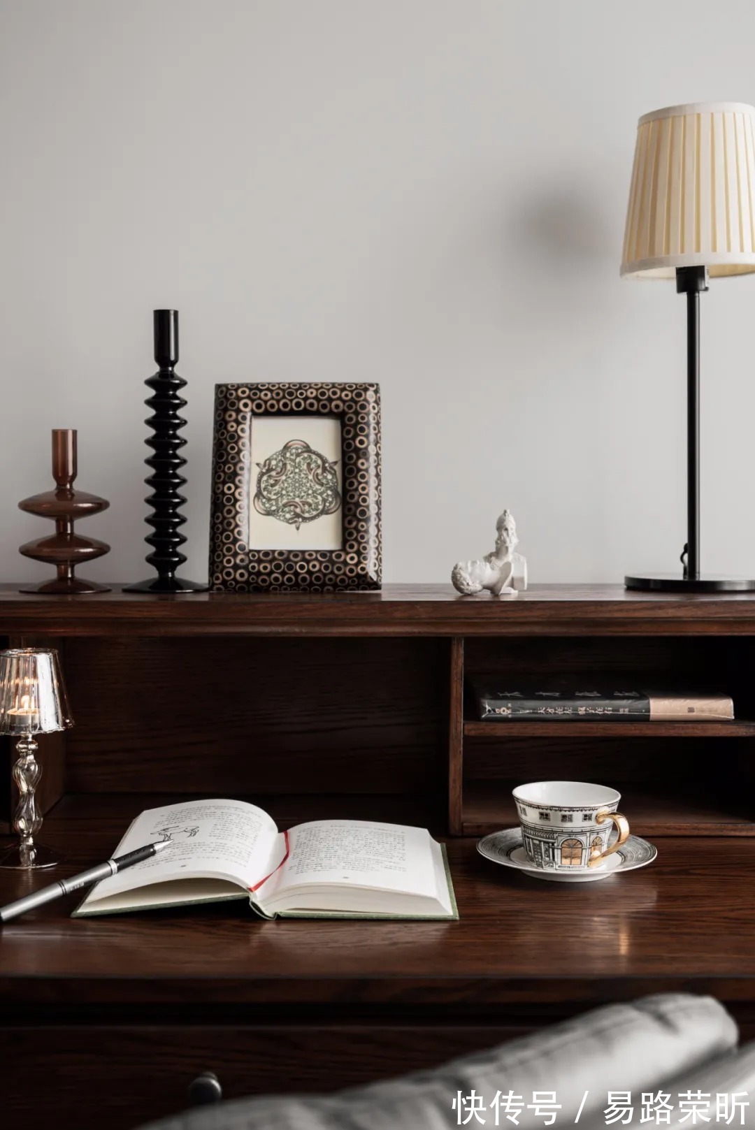 住所|把屋主中意的颜色通通搬到家中,塑造出一个时尚又颇具复古气息的高级感住所