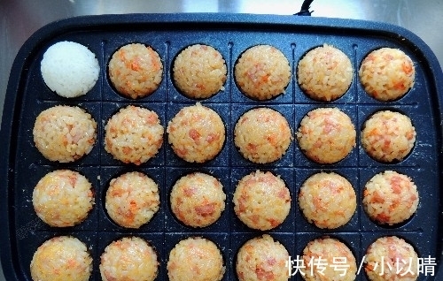丸子|剩米饭新做法,既是早餐,也是零食,上桌就被抢光,比蛋炒饭好吃