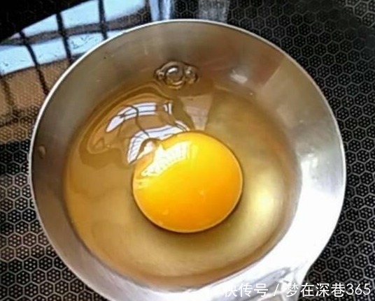 一个鸡蛋一个勺子,不要一滴水,这种新吃法!大人小孩抢着吃
