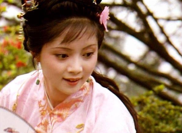 林黛玉$薛宝钗为嫁宝玉,隔三差五就去宝玉房间做同一件隐秘丑事,晴雯告诉了林黛玉