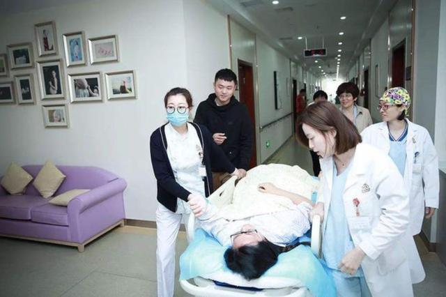 顺产|丈夫陪产时，妻子对其''口吐芬芳''，丈夫一巴掌下去世界都安静了