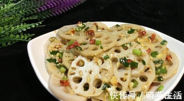 凉拌莲藕好吃有技巧,看老阿姨详细凉拌流程,藕片洁白脆嫩不发色