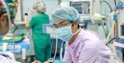 生育|“最怂丈夫”火了,陪产时紧张得痛哭,产妇:你在生还是我在生?