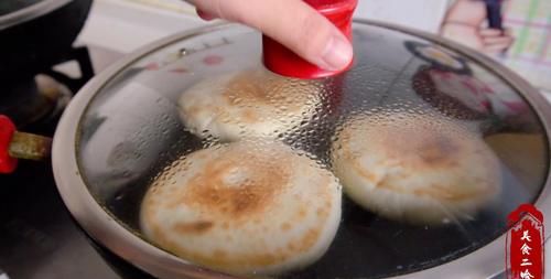 教你做夹心烧饼，五香口味，能当肉夹馍又能泡馍，松软好吃有滋味