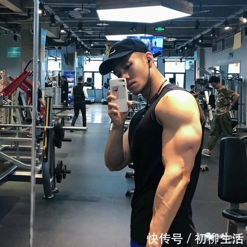 肌肉|185cm肌肉男模走红,雄性荷尔蒙让网友不淡定了