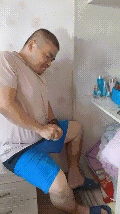 小姐姐 小姑娘这是专门给你量身定做的旗袍吧,看起来果然合适,哈哈!