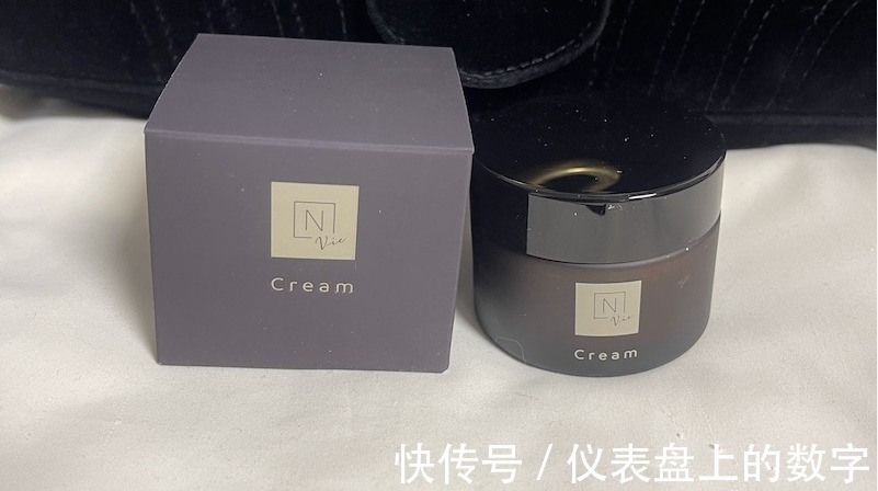 面霜 盘点超火的5款抗老护肤品,40岁女人的最爱,难怪皮肤紧致显年轻!