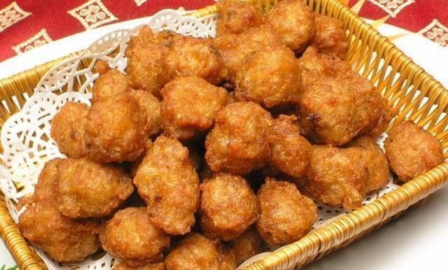 炸肉丸子时,有人用淀粉,用人用面粉,教你正确做法,太香了