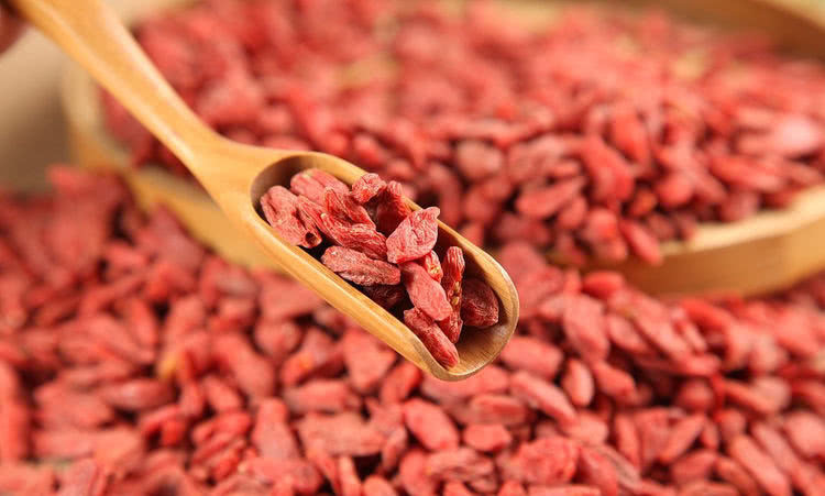 此物|眼睛见风流泪,还怕光常吃此物改善眼花目暗,预防白内障和夜盲