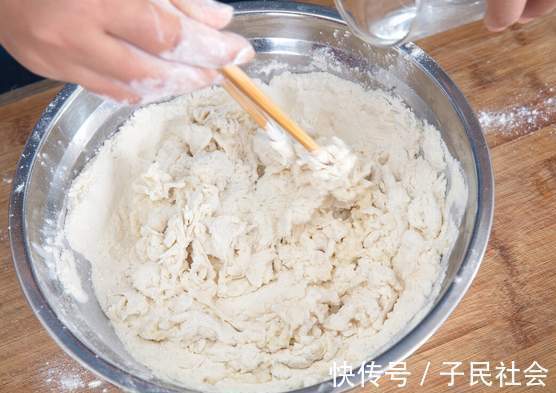 包子|蒸包子最忌直接上锅蒸,谨记3个窍门,包子又香又软不塌陷