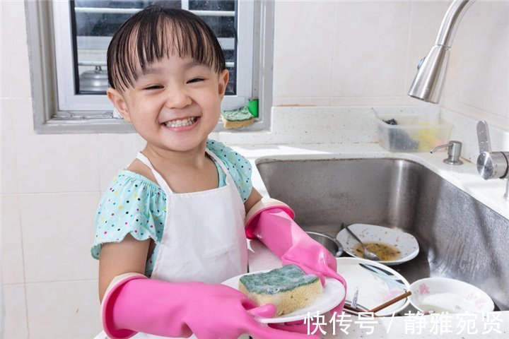 学习习惯|母女俩在服务区吃饭，被路人拍下传到网上，网友：为孩子未来担心