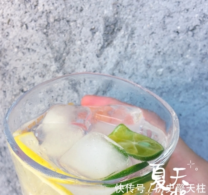 青柠檬|泡柠檬水，用开水还是冷水？都不对，教你正确做法，营养又好喝