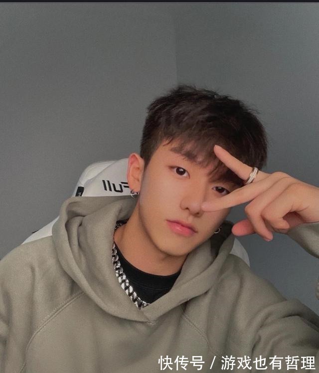 身材|20岁的肌肉“小狼狗”，这结实匀称的身材我可以！