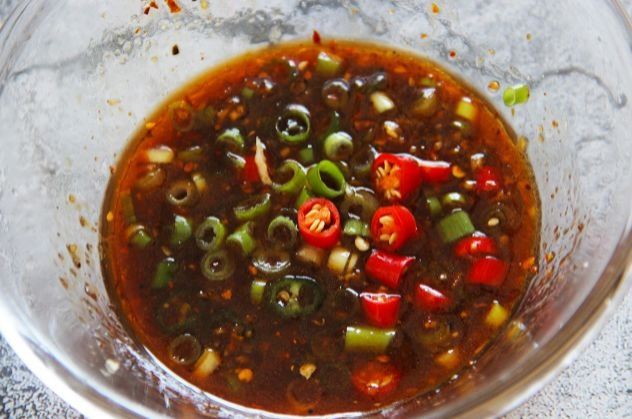 凉拌黄瓜不能直接加调料，厨师长教你3个技巧，脆爽又入味，好吃