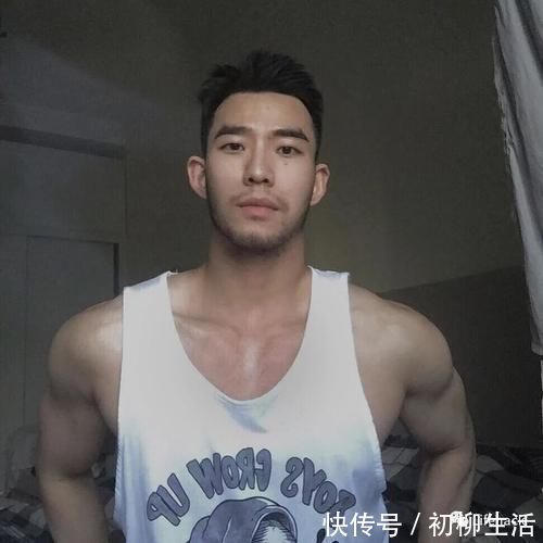 肌肉|185cm肌肉男模走红,雄性荷尔蒙让网友不淡定了