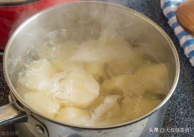 烤土豆高大上的做法，别直接烤，多做这一步，才能外表脆内里松软