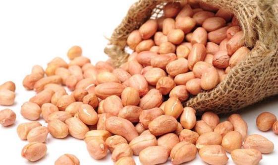常吃花生对身体好处多,专家提醒:有5类人最好别碰花生!