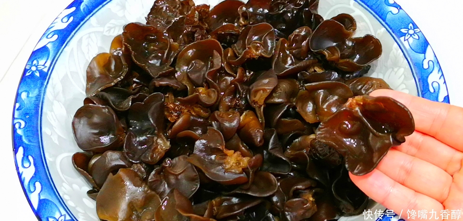 炒木耳时，总是“噼里啪啦”响？牢记4点，木耳不炸锅香脆更好吃