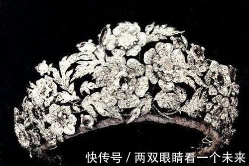 酒红色!欧洲皇室珍藏的惊艳王冠,造型独特有韵味,每一顶都美得令人窒息